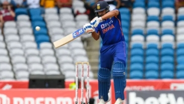 ২২ বছরের পুরনো রেকর্ড ভাঙলেন রোহিত
